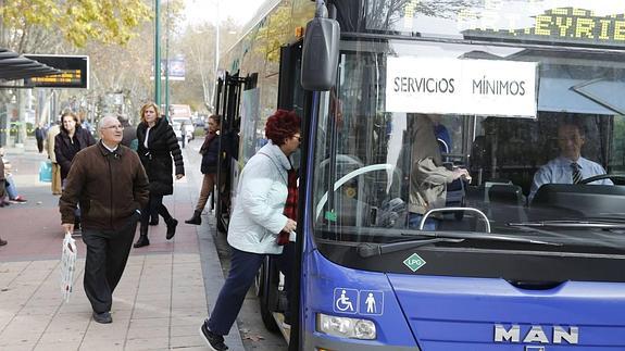 Los trabajadores de Auvasa y el Ayuntamiento firmarán el lunes la paz social