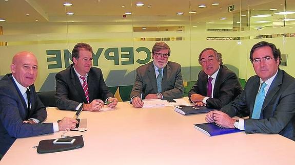 Confaes reivindica ante la CEOE, Cecale y Cepyme su condición de interlocutor social