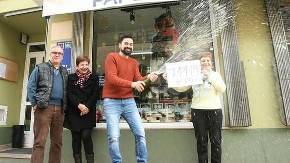 Un cuarto premio deja 20.000 euros a un décimo vendido en Vega de Espinareda