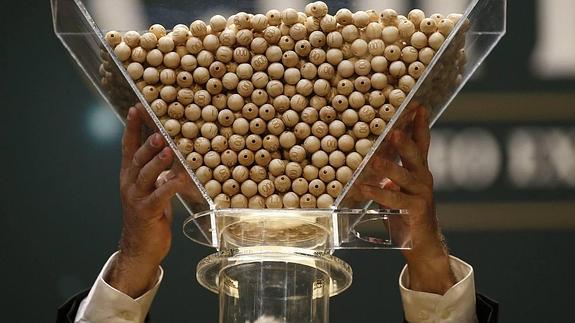 El 'evidente' bulo de la Lotería de Navidad que te pueden colar por WhatsApp