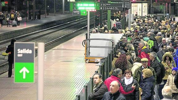 Una avería en la línea del Ave provoca los primeros retrasos en la alta velocidad