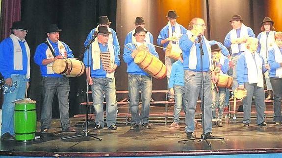 La Comparsa peñarandina vuelve a emocionar al público con sus canciones en Navidad
