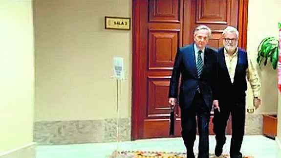 El PP envía a Gómez de la Serna al Grupo Mixto y sacrifica un escaño por Segovia