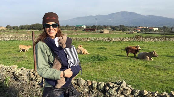 Raquel Sánchez Silva disfruta de sus mellizos, Mateo y Bruno, en el campo
