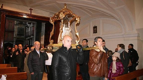 El Niño de la Bola se queda en el templo