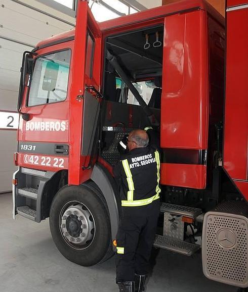 Un incendio originado en una chimenea destruye una bodega