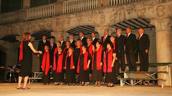 La Coral Cuellarana ofrecerá mañana su concierto clásico de villancicos en Santa Clara