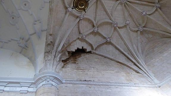 Se cae un trozo de la bóveda de la iglesia de Boadilla del camino