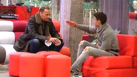 Carlos Lozano le busca las cosquillas al 'pequeño Nicolás' en 'GH VIP'