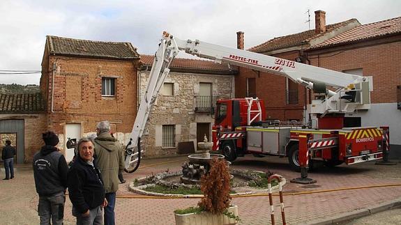 Tres viviendas afectadas por un incendio en Encinas de Esgueva