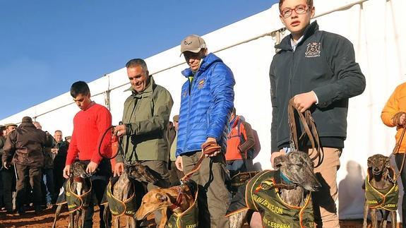 Tovala, Sana y Chalana, primeras clasificadas para cuartos del nacional de galgos
