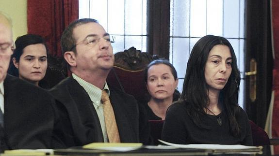 «Este crimen no se podría haber cometido sin la colaboración de las tres acusadas»