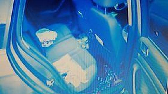 «Eso no tendría que estar ahí», gritó Raquel al ver el bolso