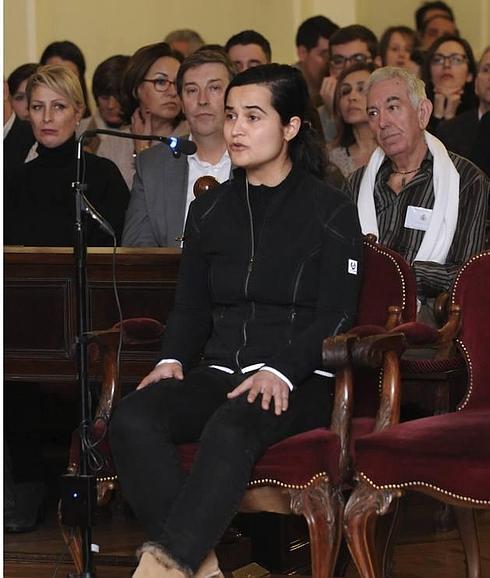 Triana Martínez: «Isabel Carrasco quiso acostarse conmigo»