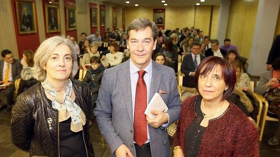 El letrado Jaime Díez-Astrain presenta su libro de recetas en el Colegio de Abogados