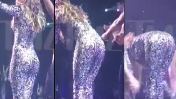 Jennifer López rompe su 'jumpsuit', en directo