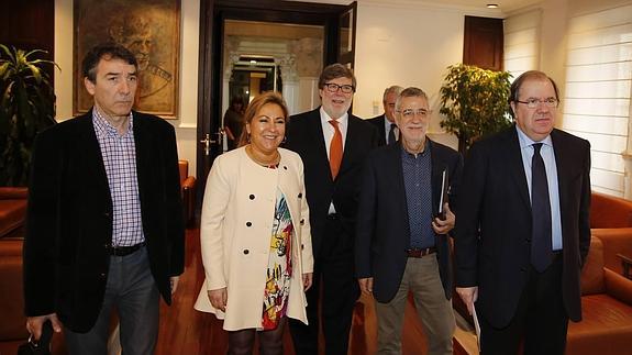 Junta, patronal y sindicatos firman cinco acuerdos en materia de empleo y políticas sociales