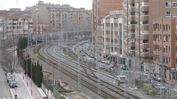 El PGOU plantea soterrar solo enfrente de la estación y que el tren circule en trinchera