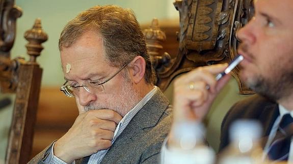 El pleno del Ayuntamiento se sumerge en el debate de los sueldos