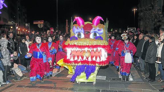 Aplauso de crítica y público a un desfile de película