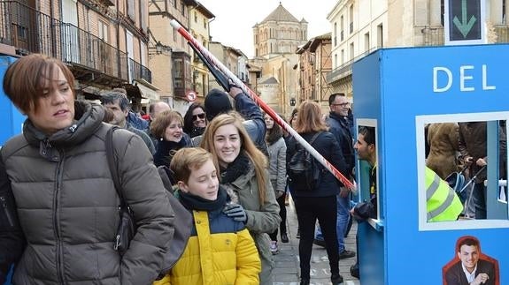 Coplas y parodias se adueñan de la Plaza Mayor de Toro