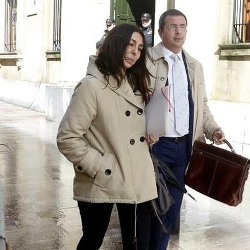 La locura de Montserrat González y los bloqueos de Raquel Gago, a examen