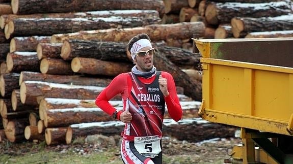 Rubén Ceballos, del Triatlón Eresma, logra la victoria en Vinuesa