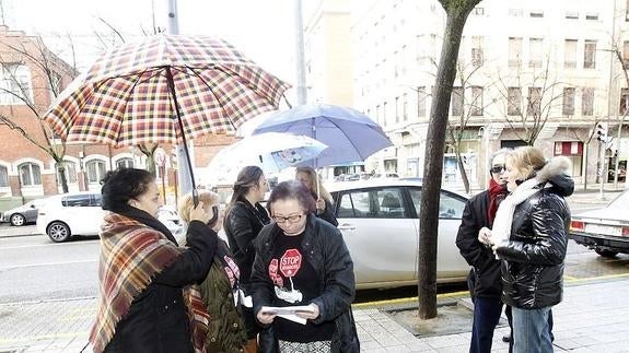 Los afectados por la hipoteca trasladan sus peticiones a la Junta