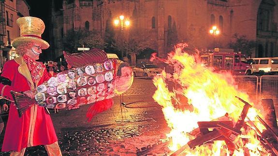 Los vicios políticos arden con la sardina