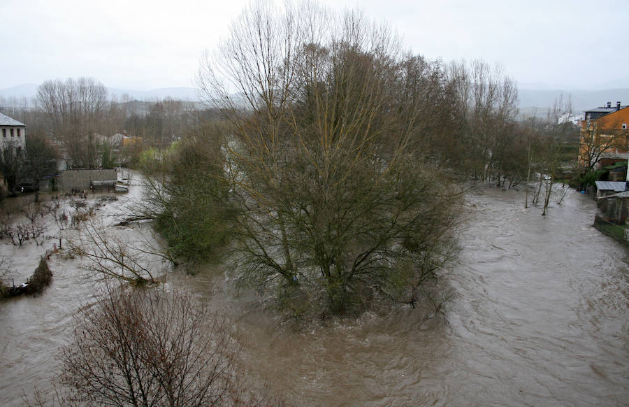 Inundaciones y cortes de carreteras en la provincia de León