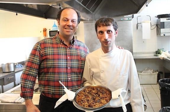 Así se prepara el arroz con rabo de toro elaborado en el Restaurante Patio de Valladolid