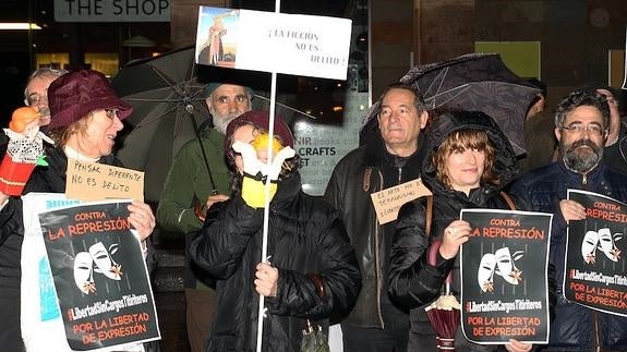 La capital de los títeres, con los titiriteros