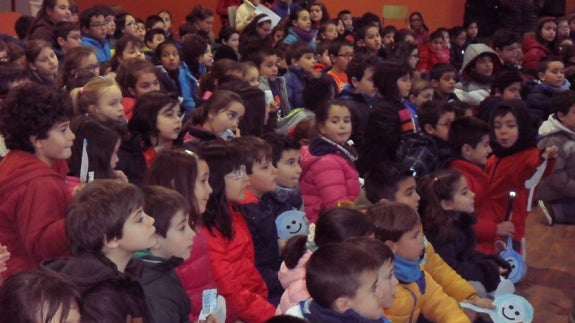 El Colegio 'Los Arevacos' de Arévalo celebra el Día contra el cáncer infantil