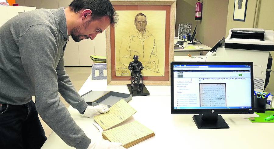 A un clic del archivo personal de Delibes