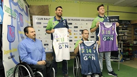 Deportistas que ayudan a dar el salto