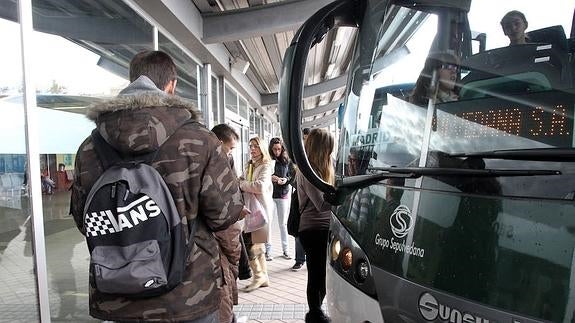 La Junta trabaja en un bono mensual a Madrid de 20 euros