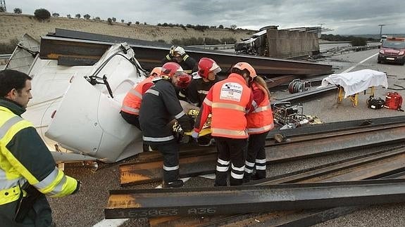 Cortados los carriles en sentido Salamanca de la A-62 en Espeja por un accidente