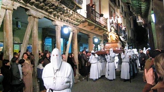 La Diputación organiza un paquete de viajes para visitar las procesiones de Semana Santa