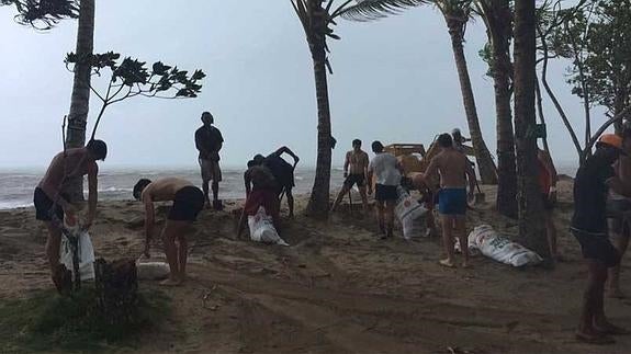 El rugby español echa una mano contra el ciclón Winston