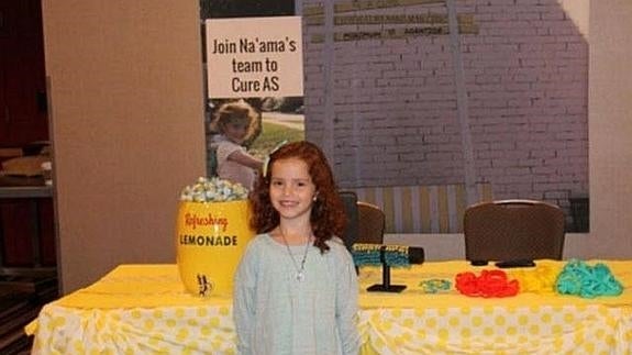 Un niña recauda 92.000 dólares vendiendo limonada para ayudar a su hermano enfermo