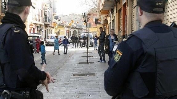 Unas flatulencias provocan una reyerta con disparos en Valencia