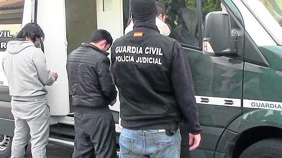 La Guardia Civil desarticula una banda que robaba en casas y actuó en la provincia