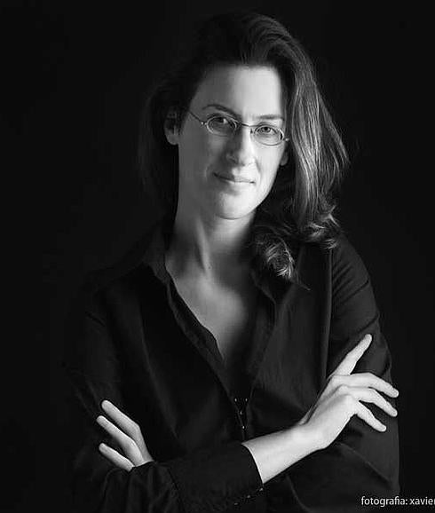 Marta Espinós clausura con su música la exposición 'Nada temas dice ella'