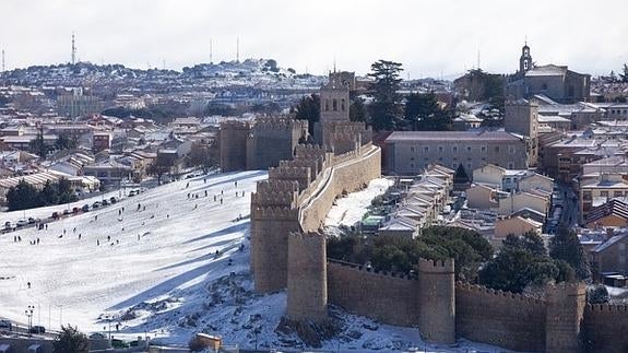 La nieve cierra 8 puertos de montaña y cuatro carreteras de la red provincial en Castilla y León