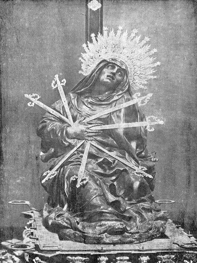 Nuestra Señora de las Angustias Coronada, en una imagen de 1940