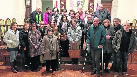 Los ‘Talleres Solidarios’ de Candelario entregan 485 euros a la Asociación de Esclerosis Múltiple