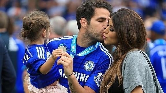 La mujer de Cesc Fàbregas, acusada de fraude por su exmarido