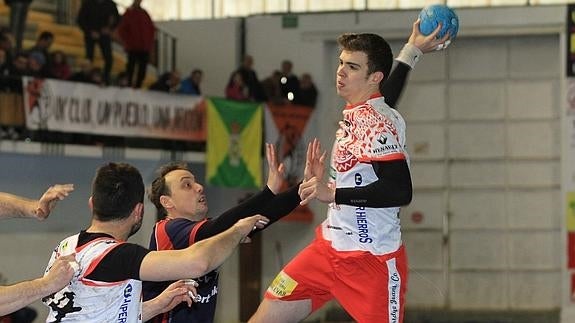 Un gol a falta de dos minutos permite al Viveros Herol Nava salir de los puestos de descenso