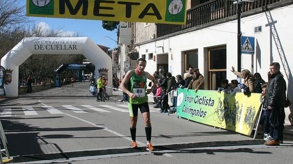 David Isabel Llorente y Patricia Sangrador ganan la carrera popular 'Murallas de Cuéllar'