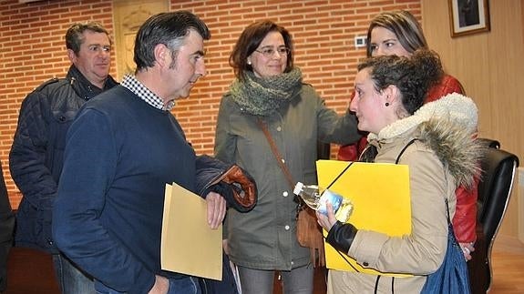 La concejala amenazada de Macotera asegura estar más animada y "con más fuerza si cabe aún"